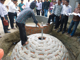 Inserting-gas-outlet-pipe